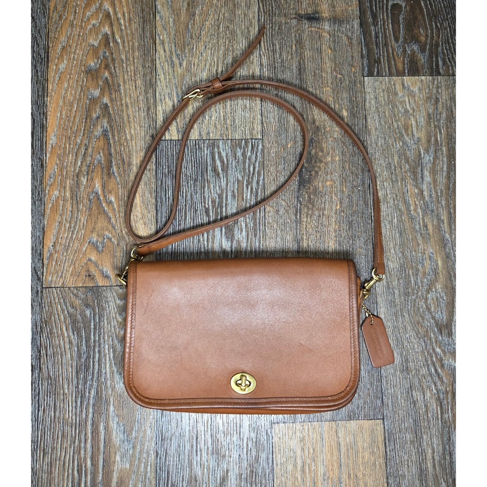 Vintage Coach British Tan Leather Crossbody Bag Turnlock Hungary M7U-9755